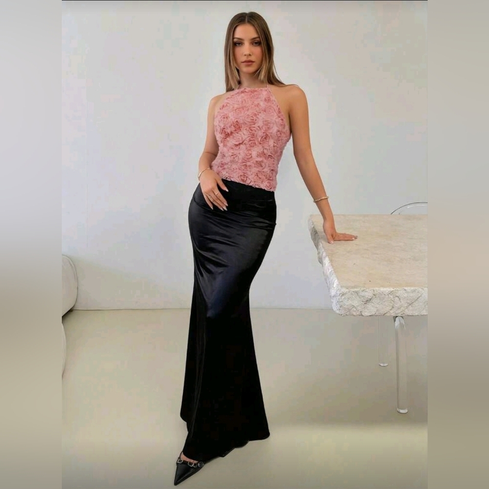 Aloruh Elegant Solid Color 3D Rose Flower Halter Neck Tank Top - Picture 5 of 5